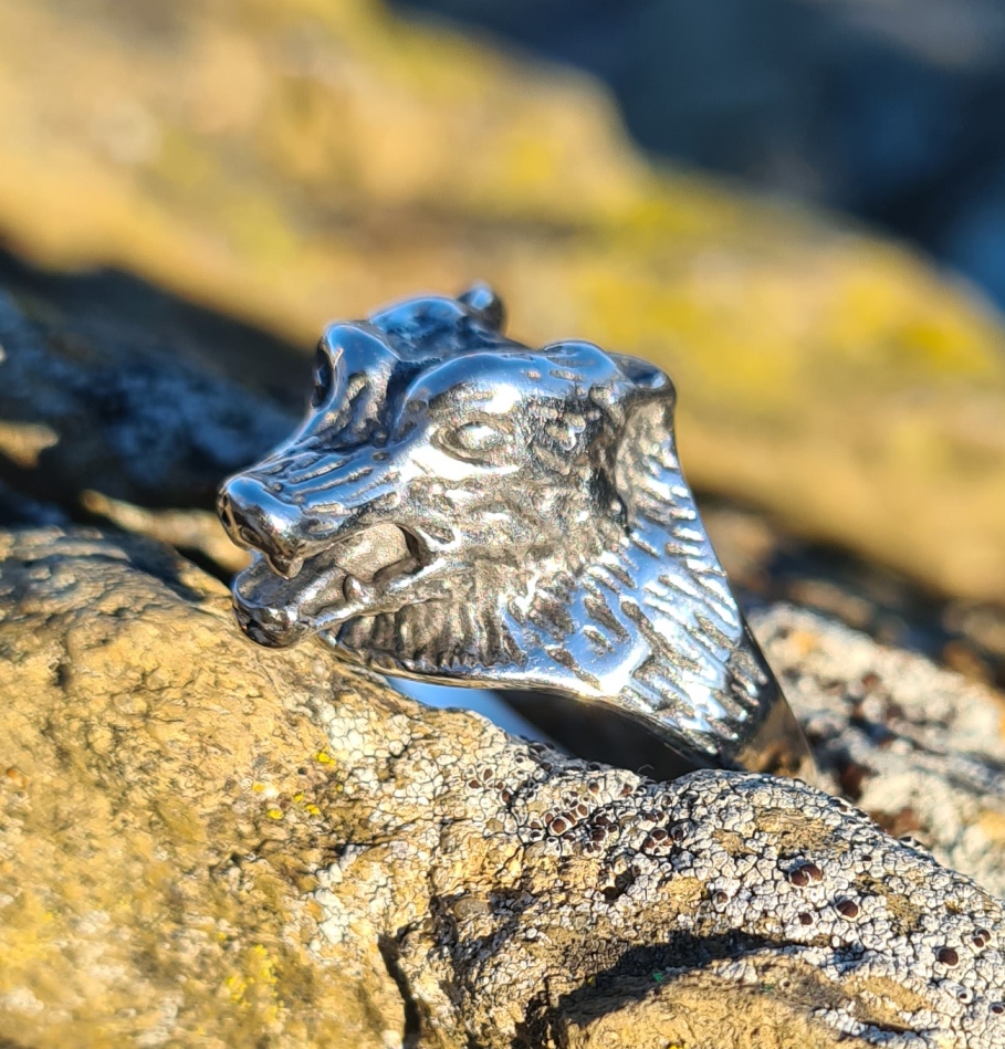Golden Norse Wolf Ring - Odin's Treasures
